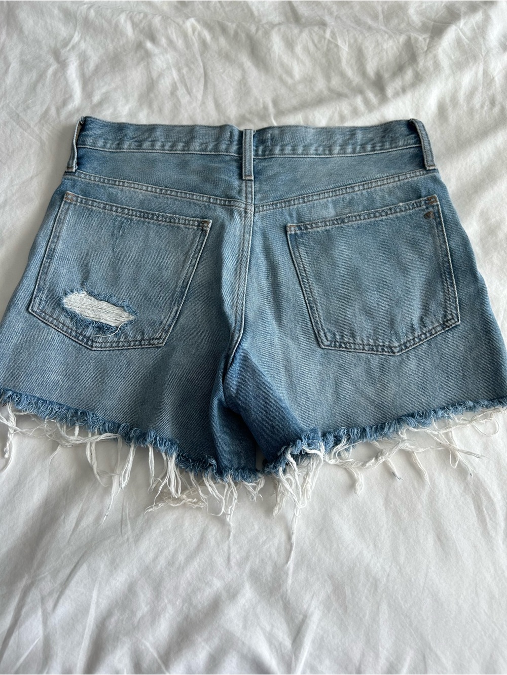 Madewell Relaxed Mid-Lenght Denim Shorts with Light Distressing - Picture 7 of 11